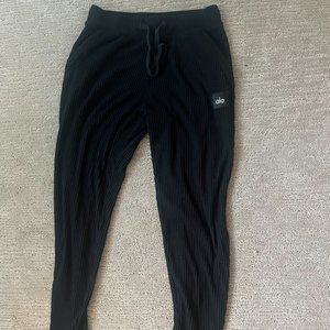 Alo muse sweatpant- black